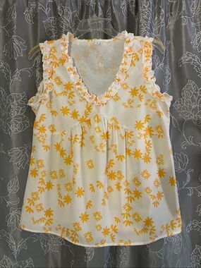 SHEIN White Floral Ruffle V-Neck Sleeveless Camisole